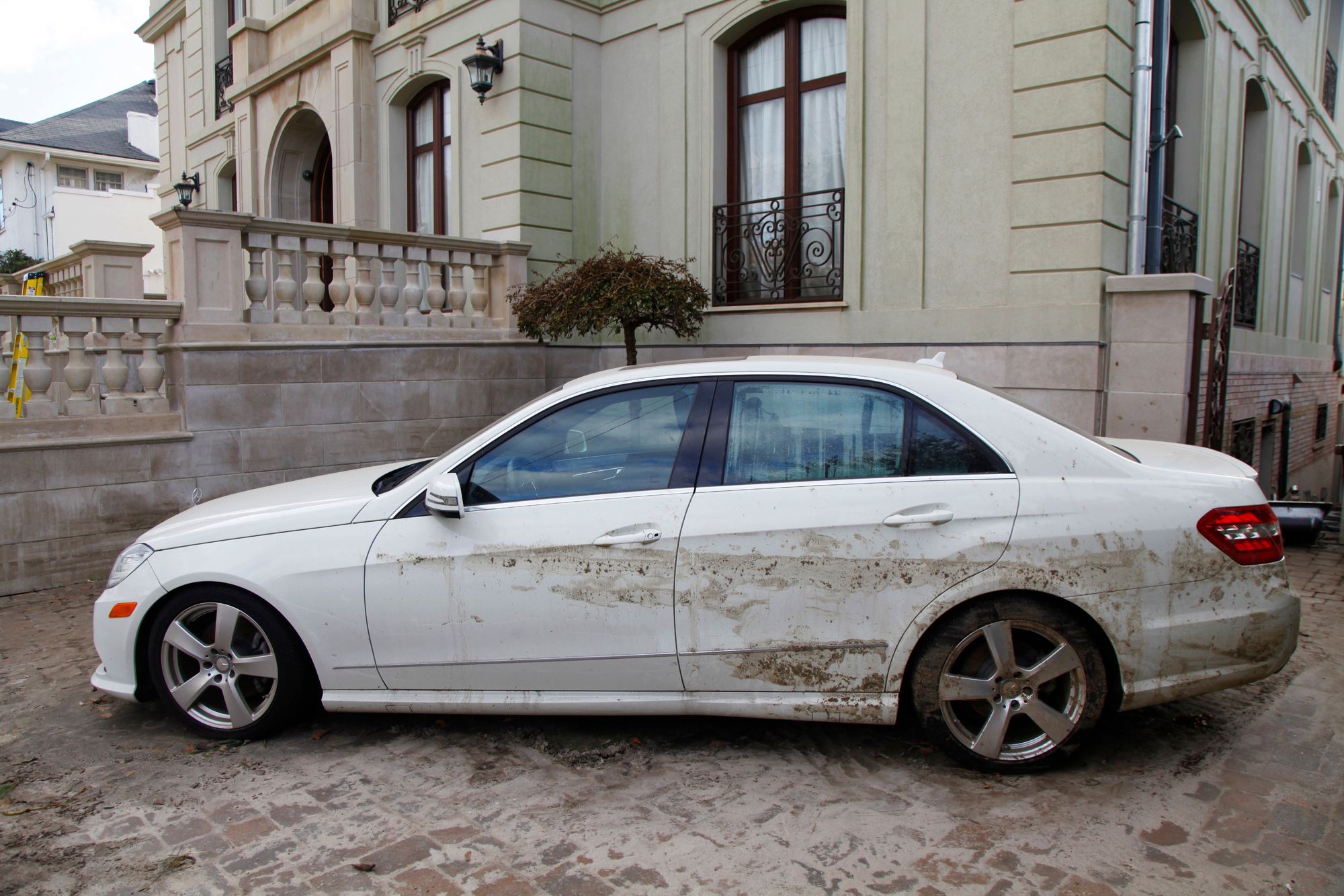 Previene ser estafado al querer comprar un carro que estuvo inundado