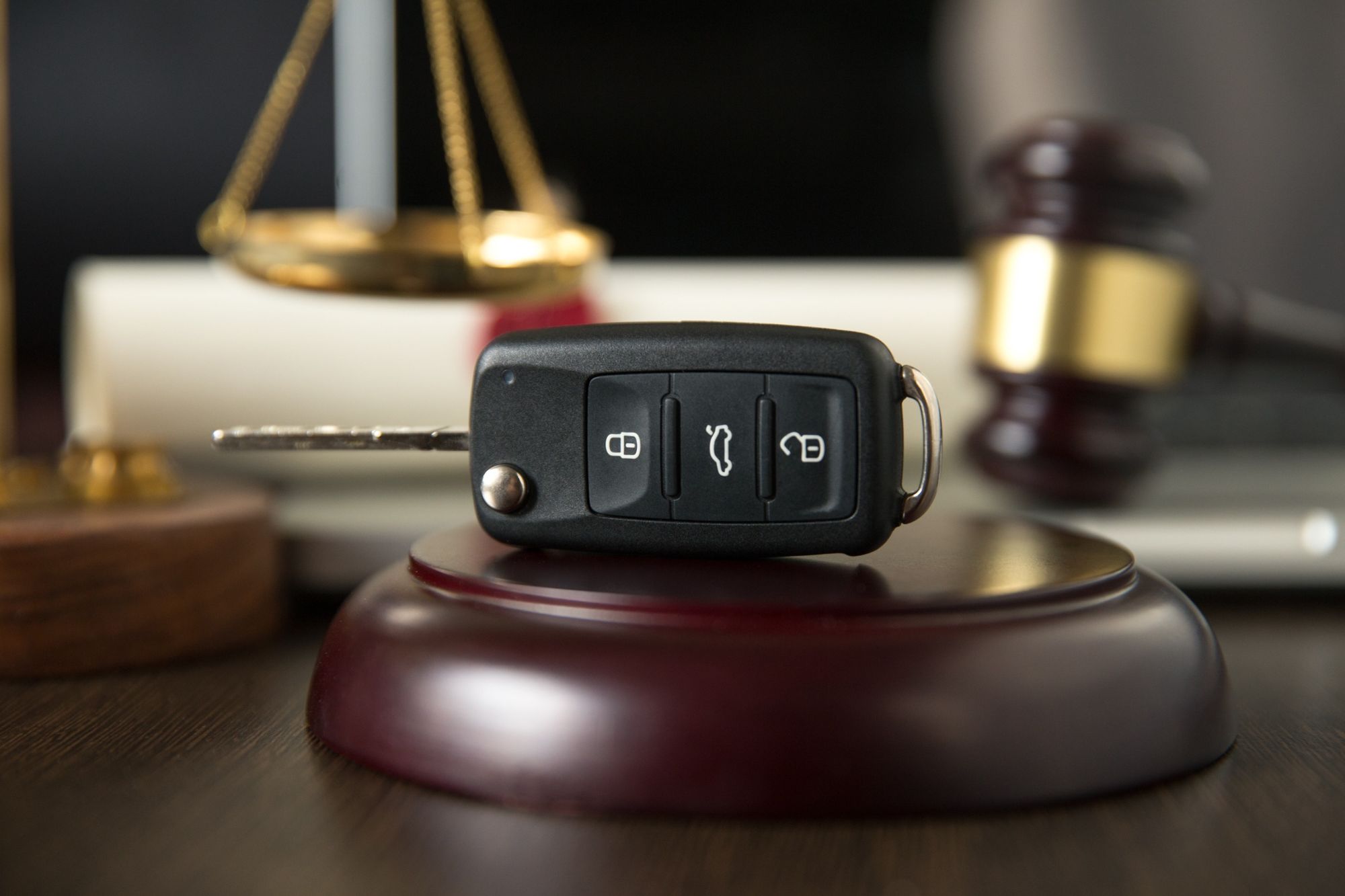 ¿Puede alguien demandarme por un accidente automovilístico si no tengo seguro?