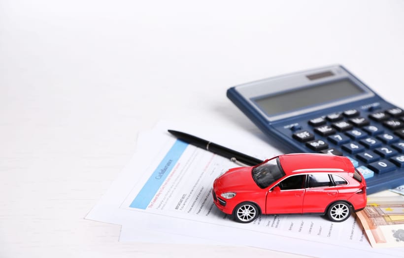 ¿Puedo asegurar un carro que no está a mi nombre? Spoiler: sí, pero con condiciones